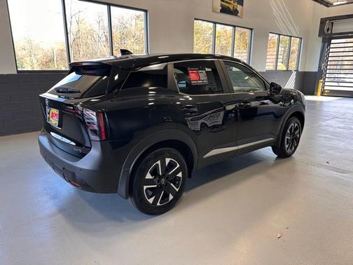 Super Black 2025 Nissan Kicks SV