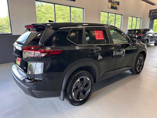 Super Black 2025 Nissan Rogue SV