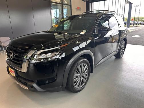 Super Black 2025 Nissan Pathfinder SL