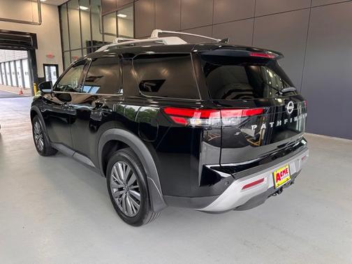Super Black 2025 Nissan Pathfinder SL