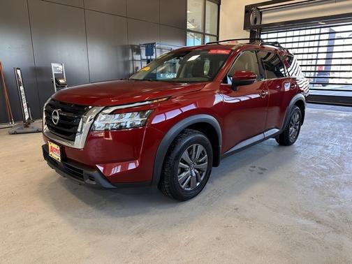 2022 Nissan Pathfinder SV