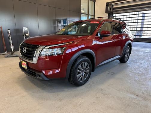 2022 Nissan Pathfinder SV