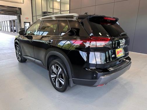 Super Black 2025 Nissan Rogue SL