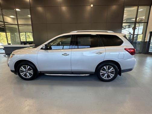 2019 Nissan Pathfinder SL