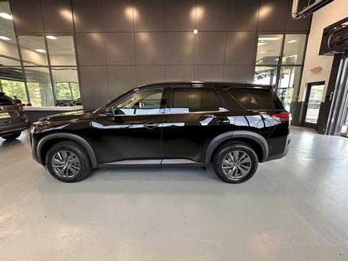 2022 Nissan Pathfinder S