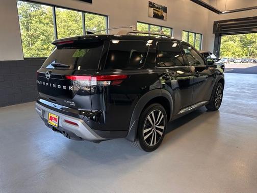 Super Black 2024 Nissan Pathfinder Platinum