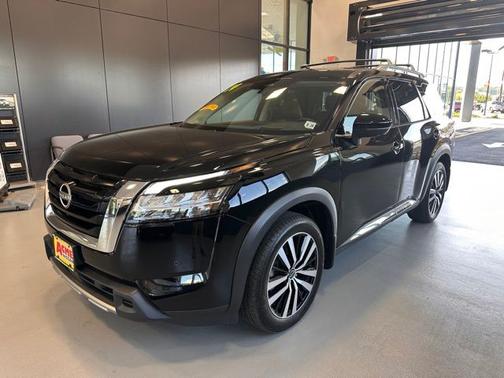 Super Black 2024 Nissan Pathfinder Platinum