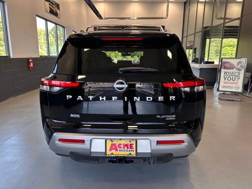 Super Black 2024 Nissan Pathfinder Platinum