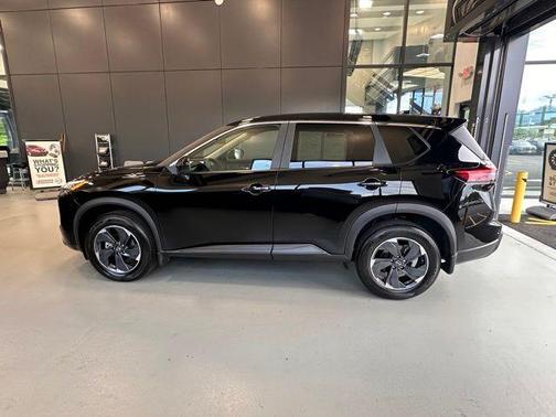 Super Black 2025 Nissan Rogue SV