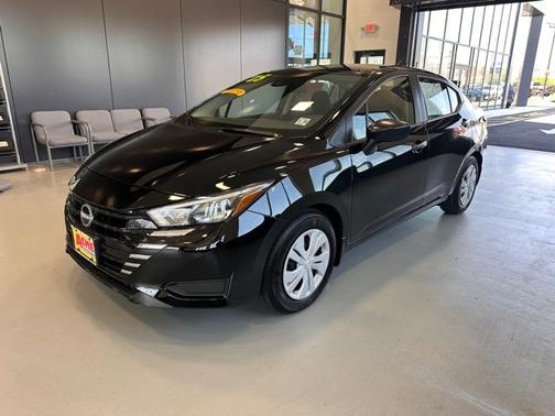 Super Black Metallic 2025 Nissan Versa 1.6 S