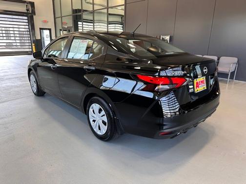 Super Black Metallic 2025 Nissan Versa 1.6 S