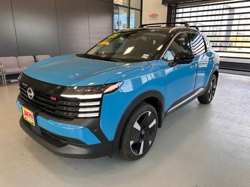 Arctic Ice Blue Metallic/Super Black 2025 Nissan Kicks SR