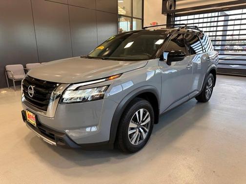 2024 Nissan Pathfinder SL