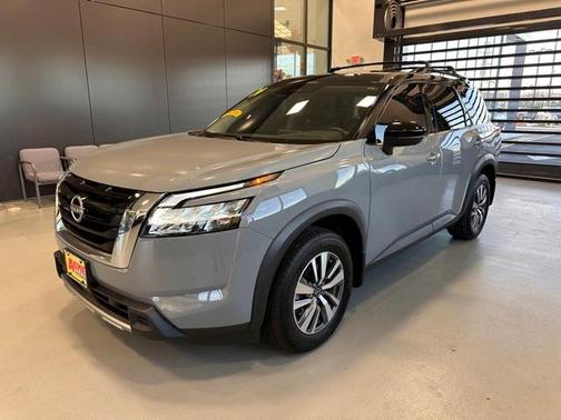 2024 Nissan Pathfinder SL