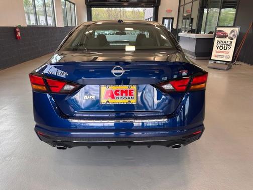 Deep Blue Pearl 2023 Nissan Altima 2.5 SR