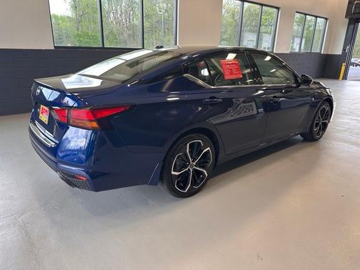 Deep Blue Pearl 2023 Nissan Altima 2.5 SR