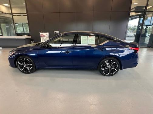 Deep Blue Pearl 2023 Nissan Altima 2.5 SR