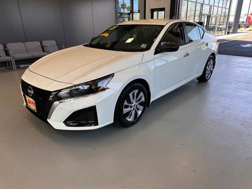 Glacier White 2025 Nissan Altima 2.5 S