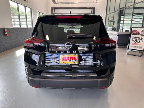 Super Black 2025 Nissan Rogue SV