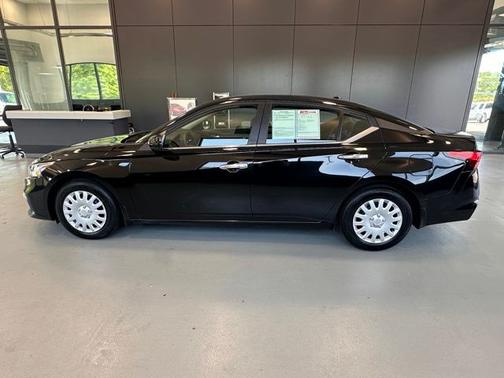 Super Black Clearcoat 2019 Nissan Altima 2.5 S