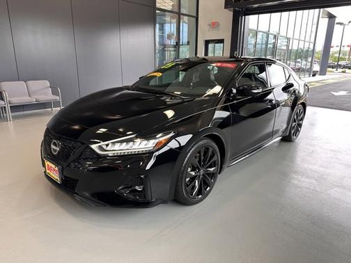2023 Nissan Maxima SR