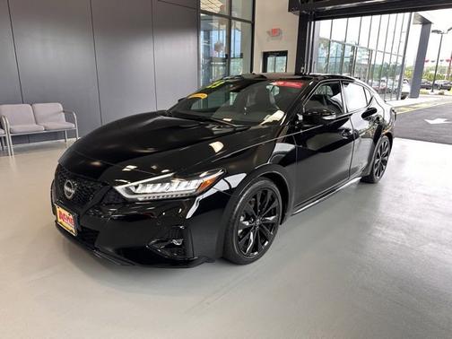 2023 Nissan Maxima SR