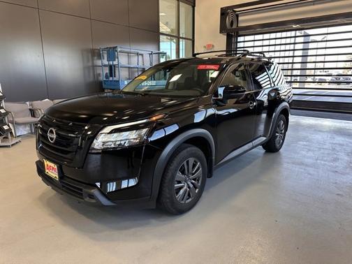 2023 Nissan Pathfinder SV