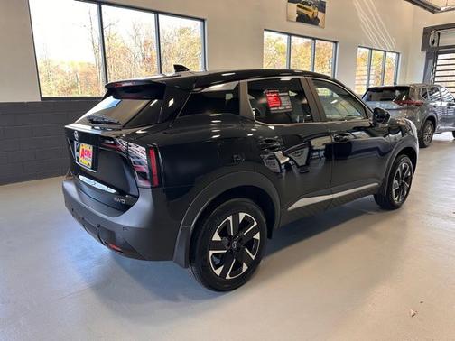 Super Black 2025 Nissan Kicks SV