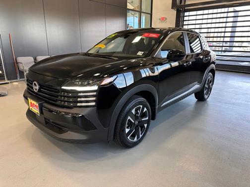 Super Black 2025 Nissan Kicks SV
