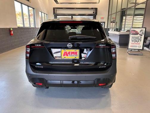 2025 Nissan Kicks SV
