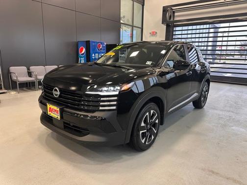 Super Black 2025 Nissan Kicks SV