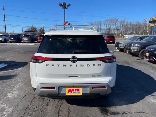 2025 Nissan Pathfinder SL