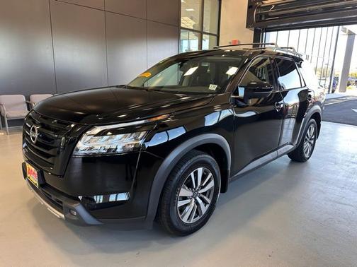 Super Black 2022 Nissan Pathfinder SL