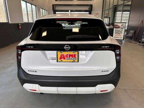 2025 Nissan Kicks SV