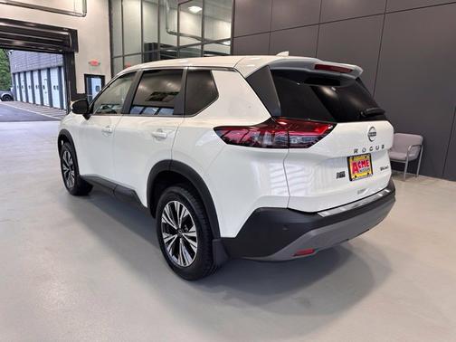 Pearl White Tricoat 2023 Nissan Rogue SV