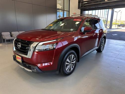 2022 Nissan Pathfinder SL