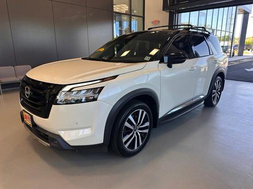Pearl White Tricoat/Super Black 2023 Nissan Pathfinder Platinum