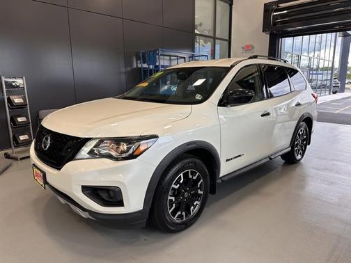 2020 Nissan Pathfinder SV