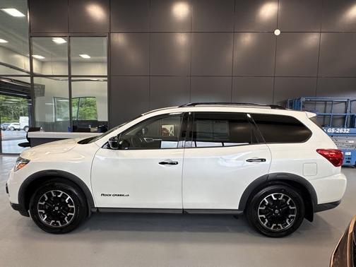 2020 Nissan Pathfinder SV