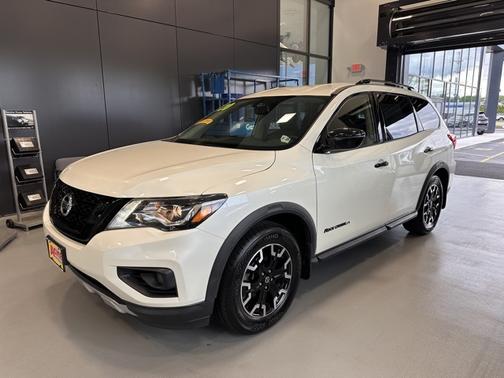 2020 Nissan Pathfinder SV