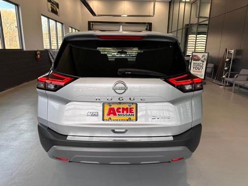 Brilliant Silver Metallic 2022 Nissan Rogue SV