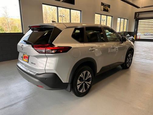 Brilliant Silver Metallic 2022 Nissan Rogue SV