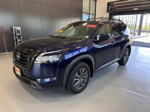 2022 Nissan Pathfinder SV