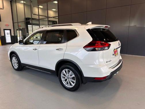 White 2019 Nissan Rogue SV