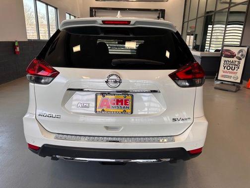White 2019 Nissan Rogue SV