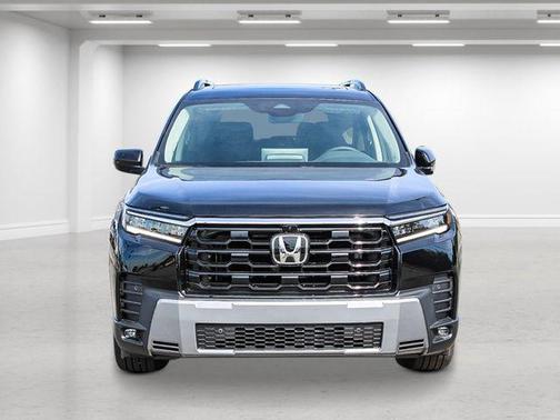 Crystal Black Pearl 2026 Honda Pilot Touring 8-Passenger