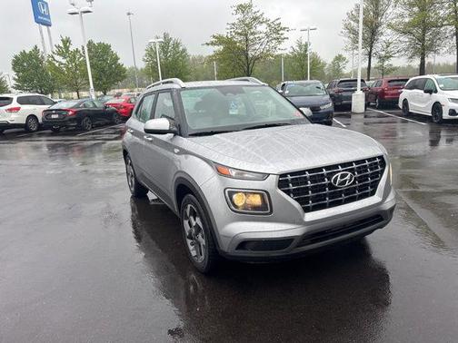 Shimmering Silver 2023 Hyundai VENUE SEL