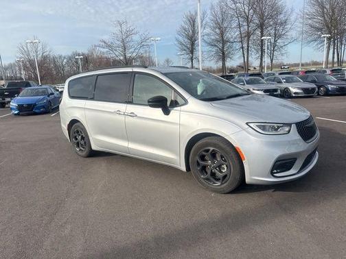 Silver Mist Clearcoat 2024 Chrysler Pacifica Hybrid Premium S Appearance Pkg