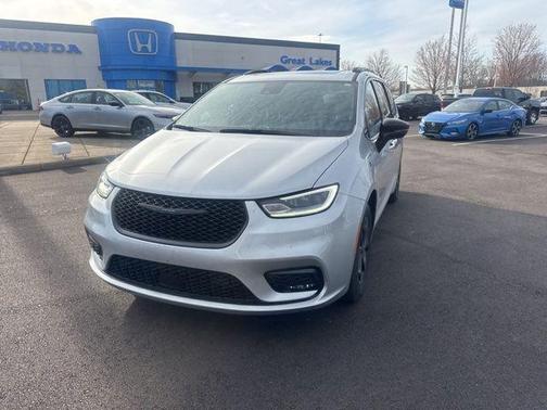 Silver Mist Clearcoat 2024 Chrysler Pacifica Hybrid Premium S Appearance Pkg