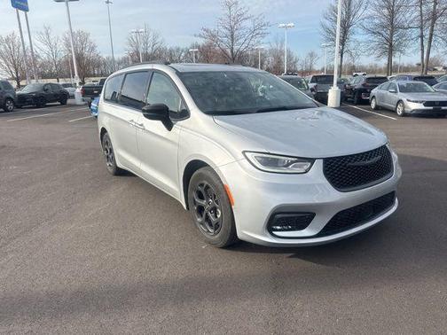 Silver Mist Clearcoat 2024 Chrysler Pacifica Hybrid Premium S Appearance Pkg